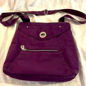 Baggallini crossbody bag- purple - gently used